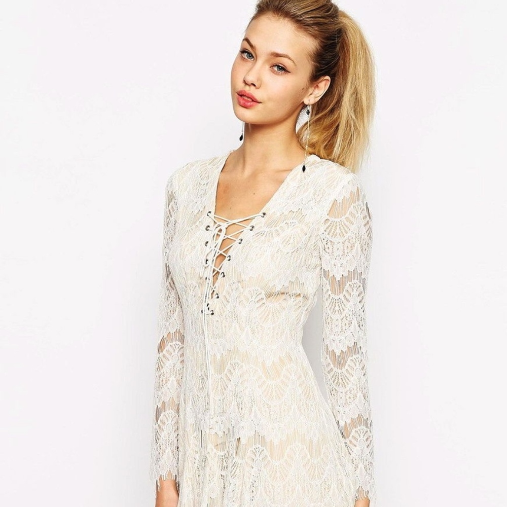 NWT STYLESTALKER LOVE MACHINE LACE DRESS M